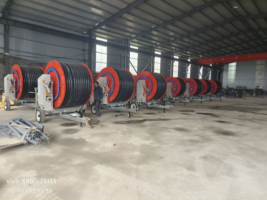 耐久性のある農業移動灌輸器 硬いホースリール灌輸スプリンクラー機 大衝撃スプリンクラー銃