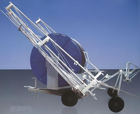 高級農業用ホースリール灌輸システム 強力 トラスと多用性 調節可能なスプレー 236cm直径