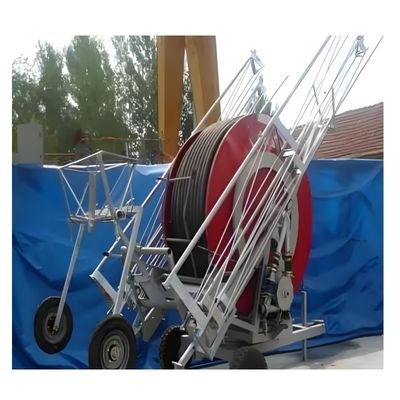 放出力と汎用性 ホースリール灌輸システム 86 KG 体重 236 cm 直径 トラス サポート 調節可能なスプレー