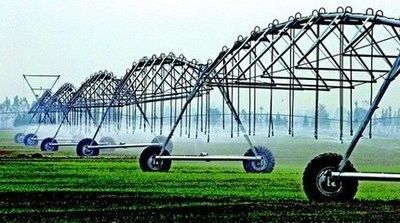 水を節約する中心ピボットスプリンクラーとエンジンの30インチ直径の灌輸システム
