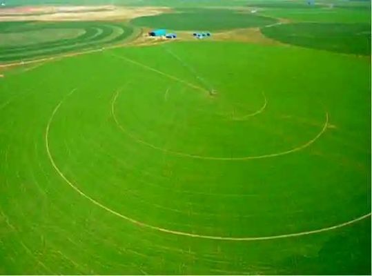 精度 230 KG 農業のための太陽光発電センターピボット