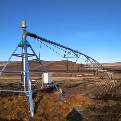 金属農業 中央回転灌輸システム 太陽光または移動型横軸噴霧灌輸機 大規模農場用